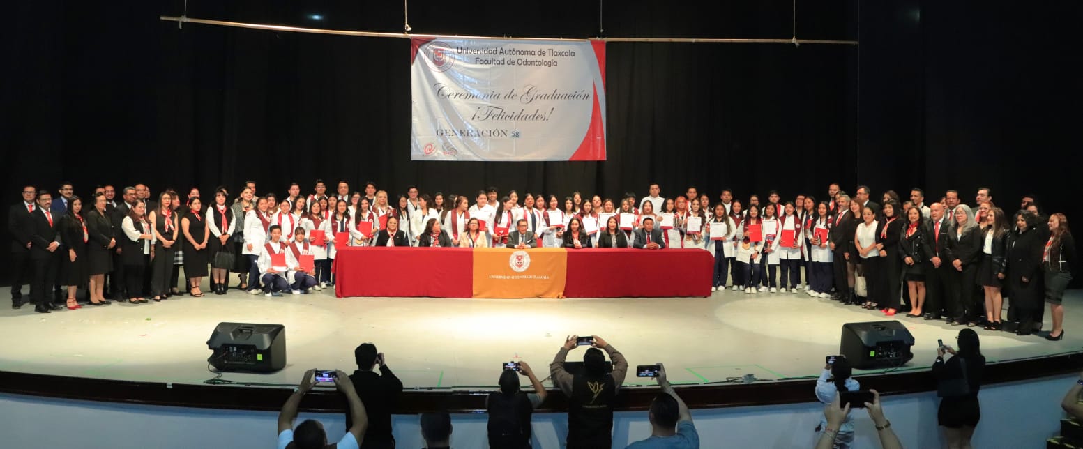 Preside Rector graduación de nuevos cirujanos dentistas comprometidos con el bienestar y la salud bucal